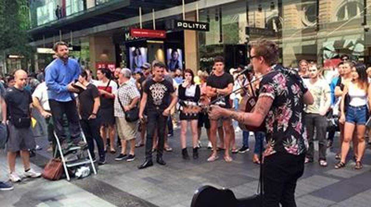Busker-stands-up-to-anti-lgbt-preacher-on-mardi-gras-x400