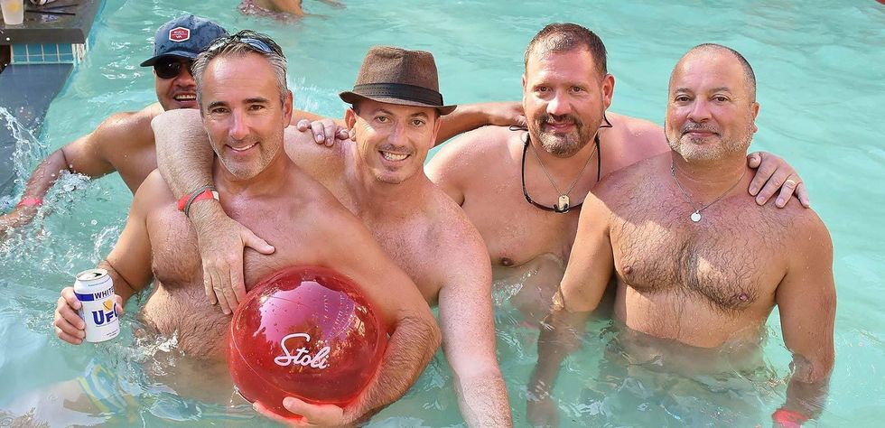 Carnival-pool-party-02