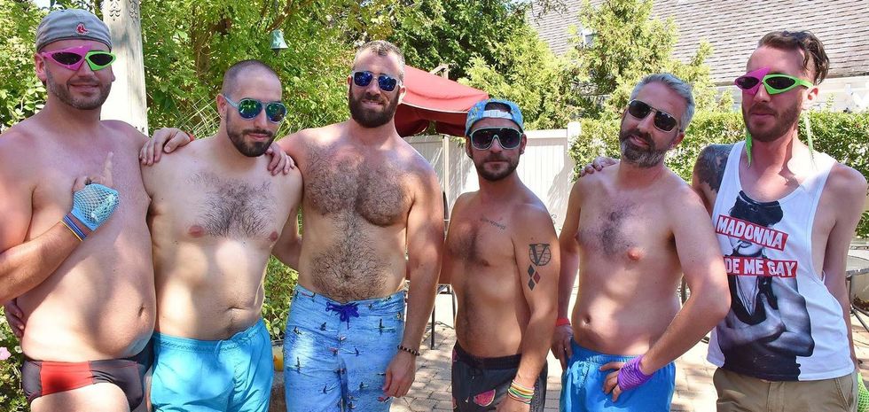 Carnival-pool-party-08