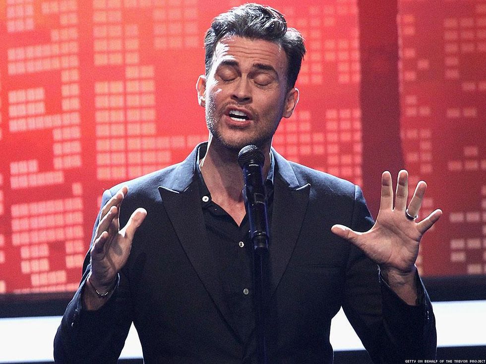 Cheyenne Jackson sings