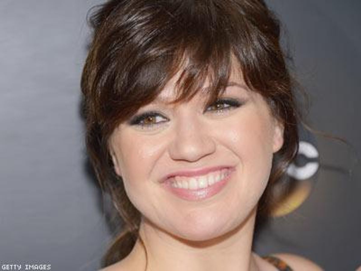 Kelly Clarkson Likely to Vote for Obama Because of Gay Issues