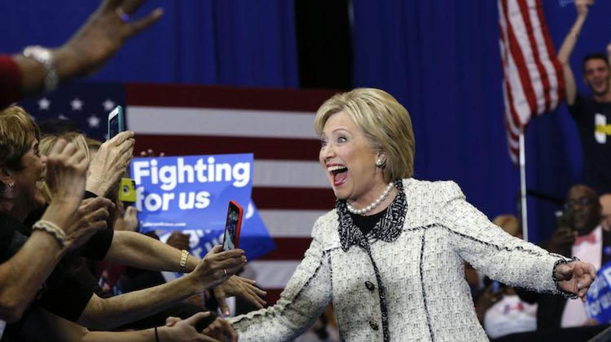 Clinton sails to victory in South Carolina