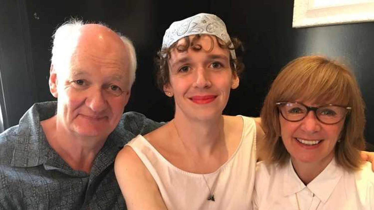 Colin Mochrie and family