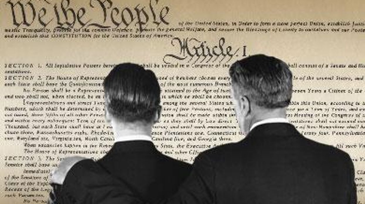 Couple_constitutionx390_0