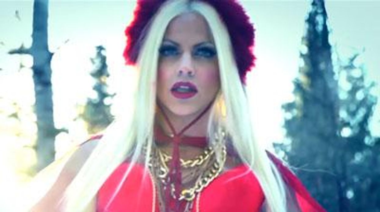 Courtney-act-to-russia-with-love-x400