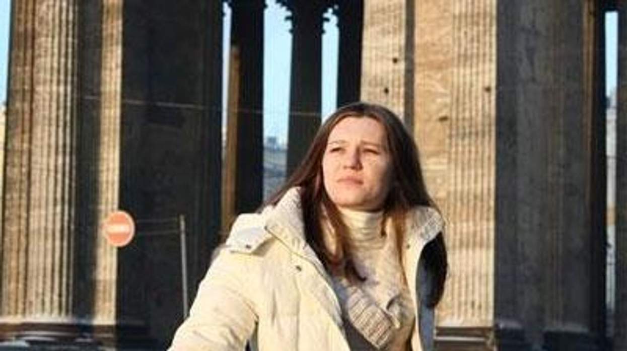 Dasha_sternx400_featured