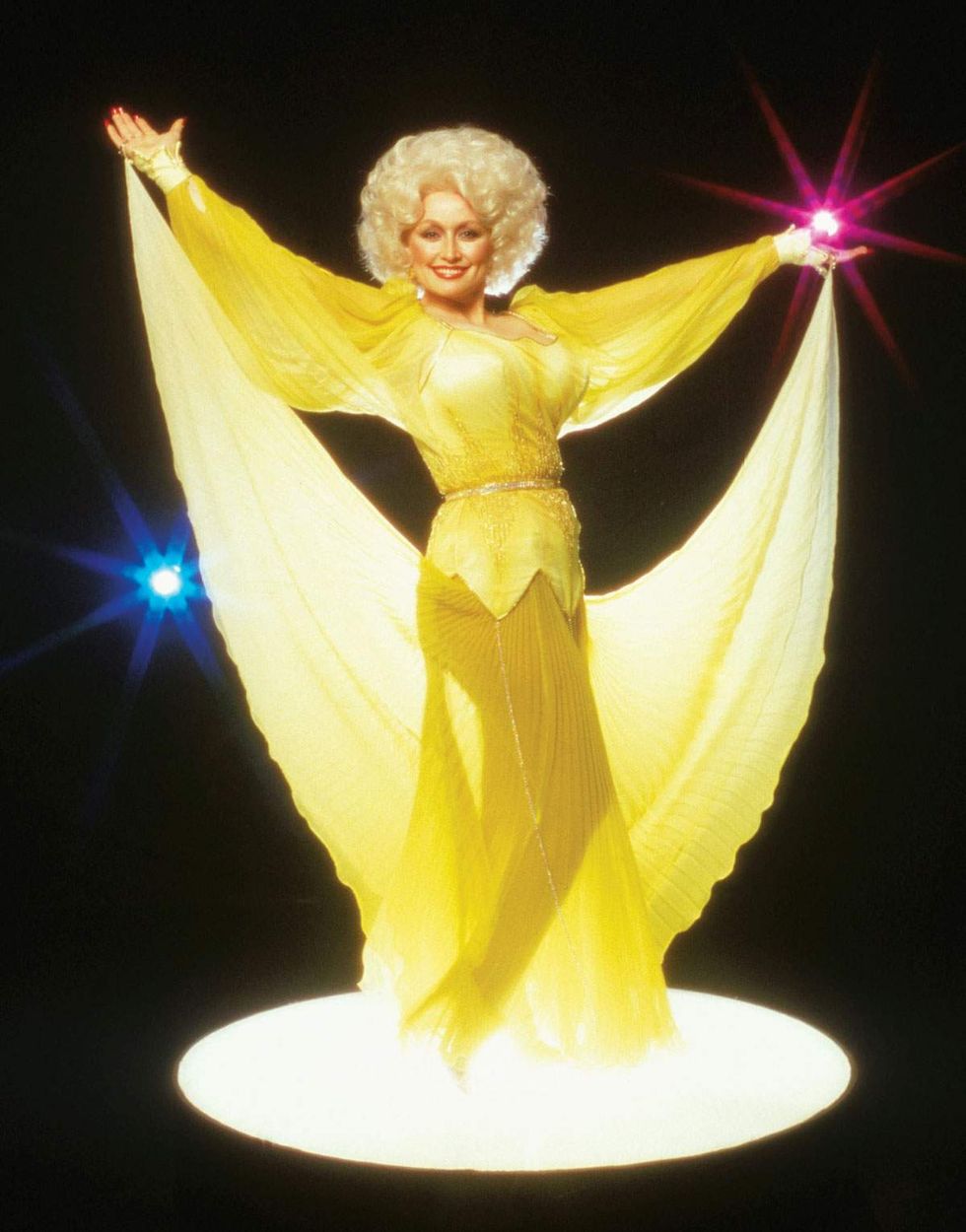 dolly parton in a flowing yellow gown in 1978