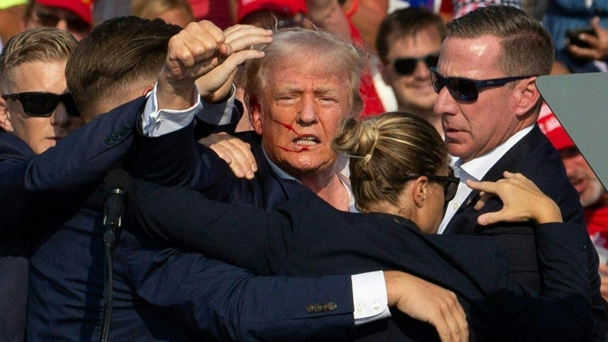 Donald Trump and Secret Service agents