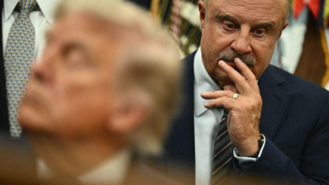 dr. phil mcgraw in the oval office behind donald trump