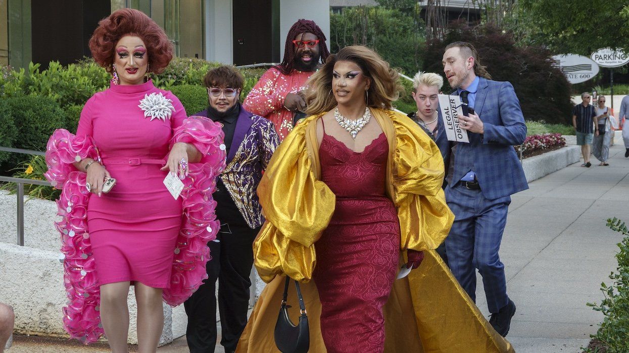 Drag queens walking into Kennedy Center