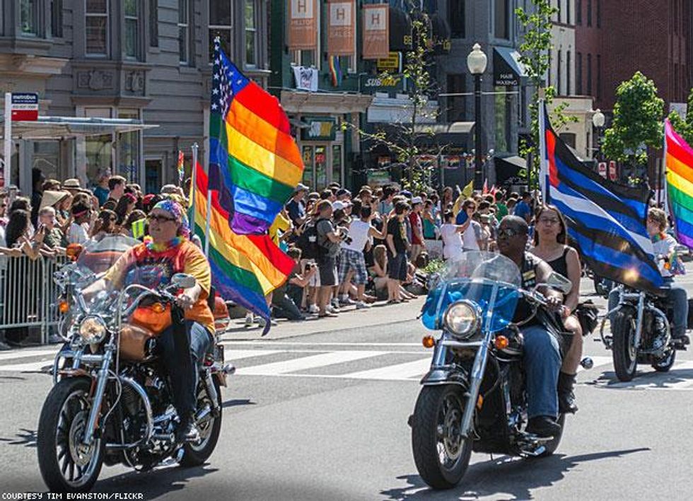 Dykes_on_bikesx633_0