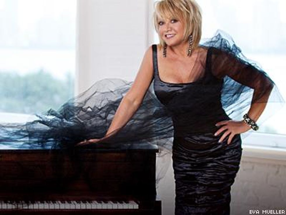 Elainepaige02fixx400