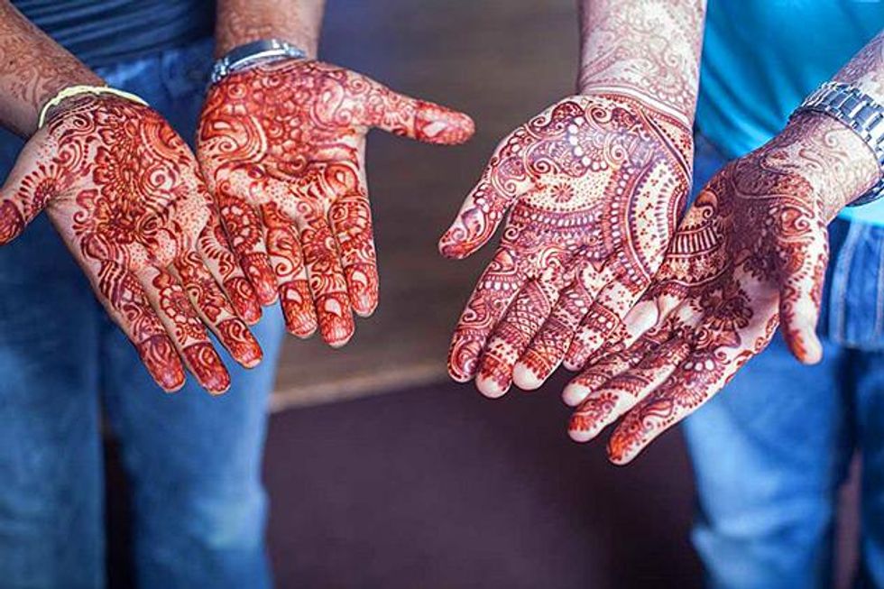 Elias-neil-indian-wedding-henna-painted-handsx633_0
