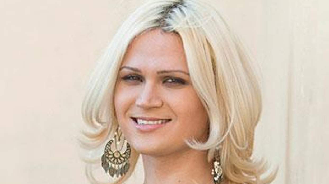 Elle-schneiderx390_0