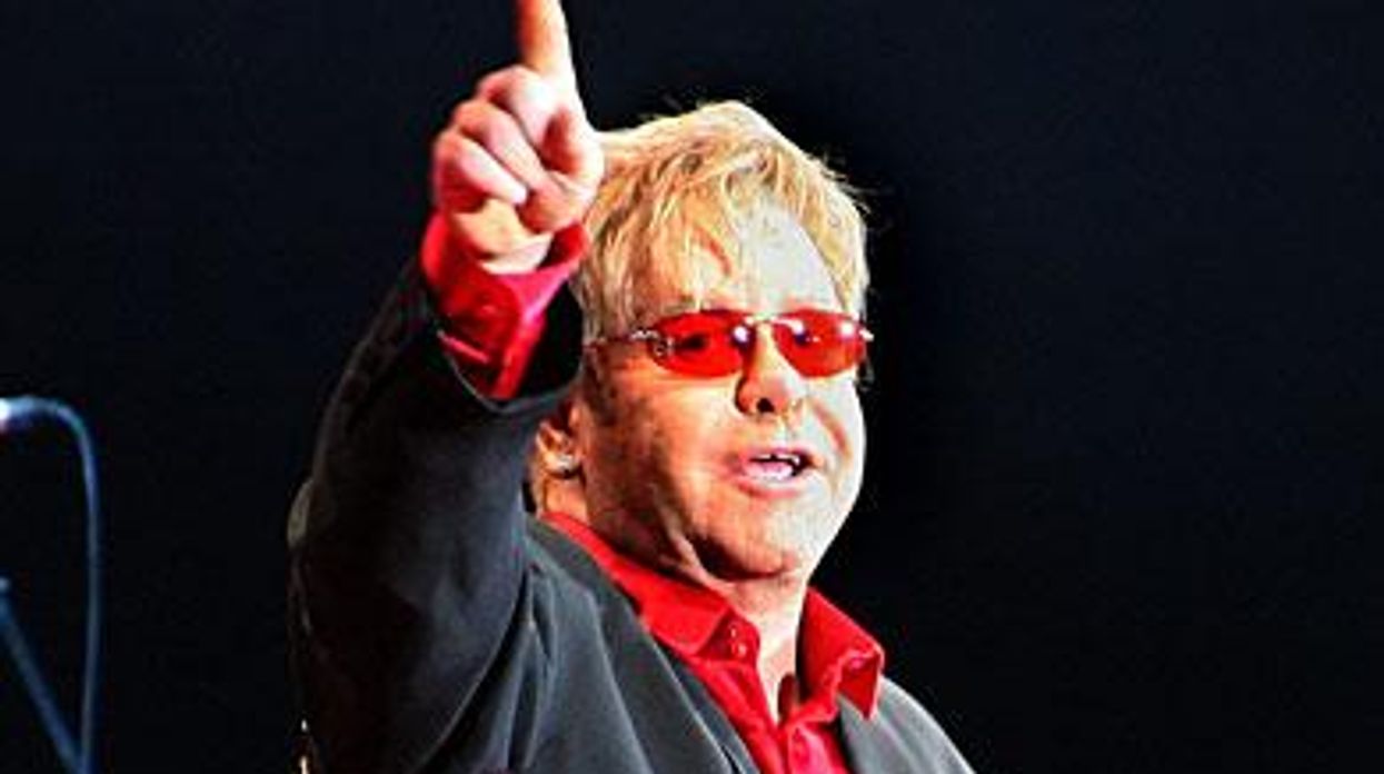 Elton_johnx390_4