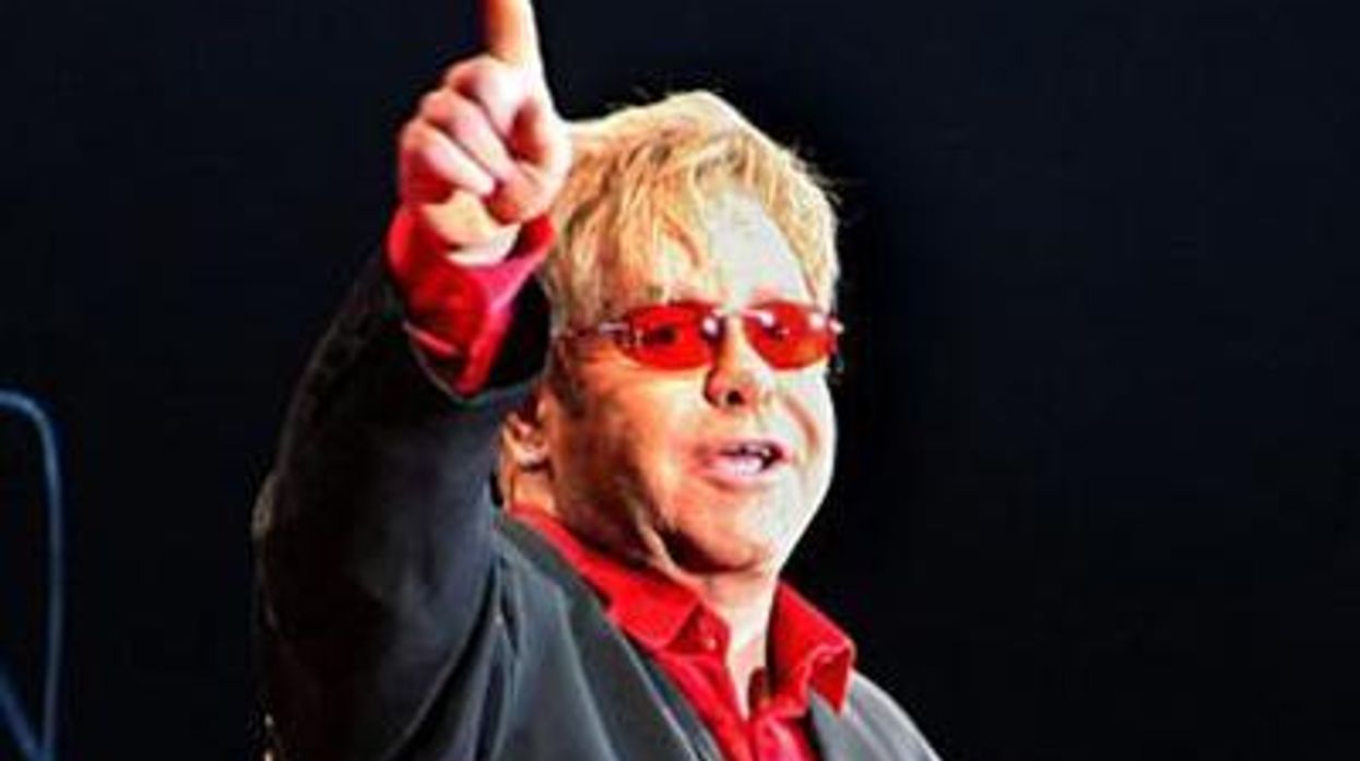 Elton_johnx400_0