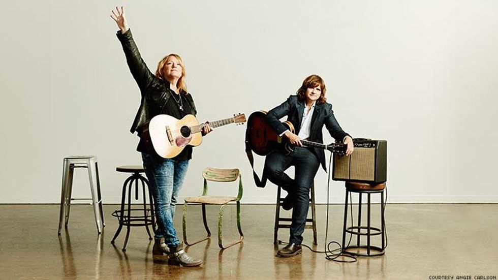 Emily and Amy of the Indigo Girls