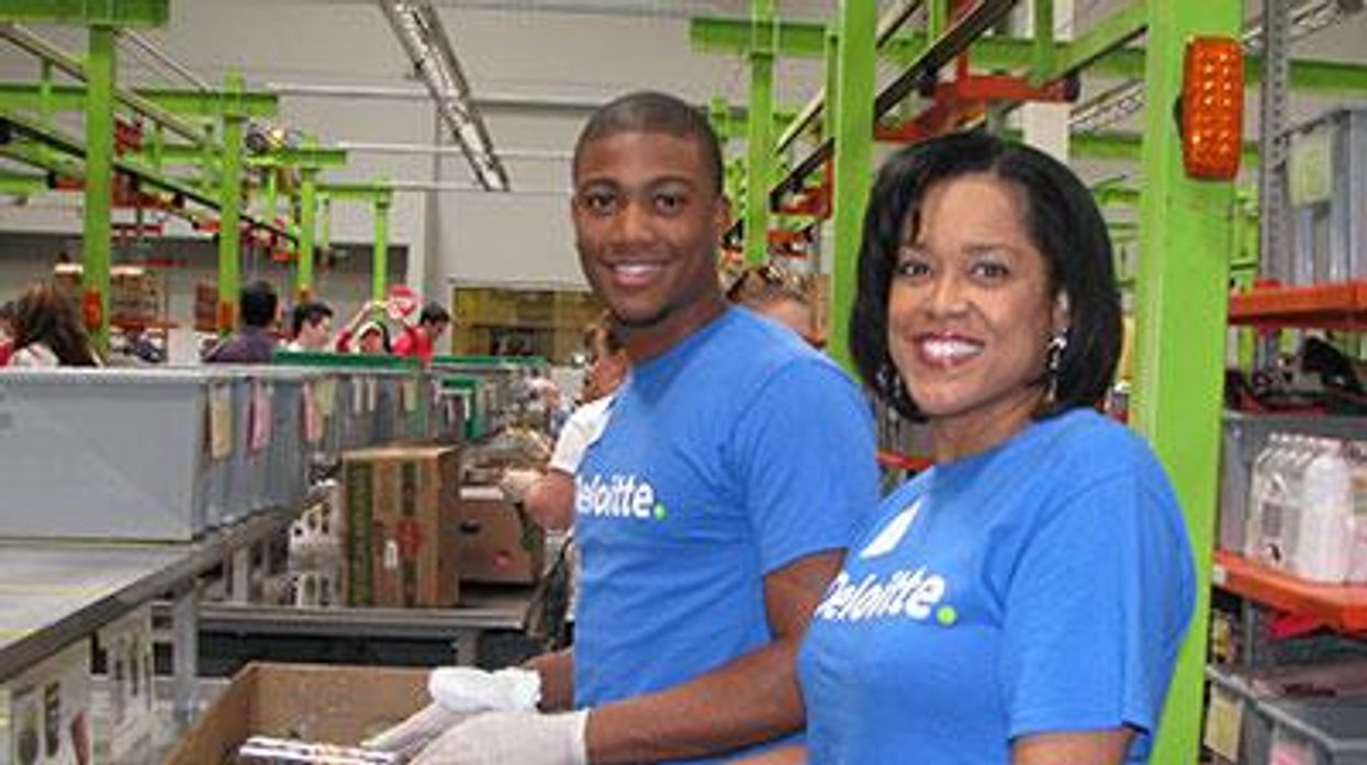 Food-bank-volunteers-x400