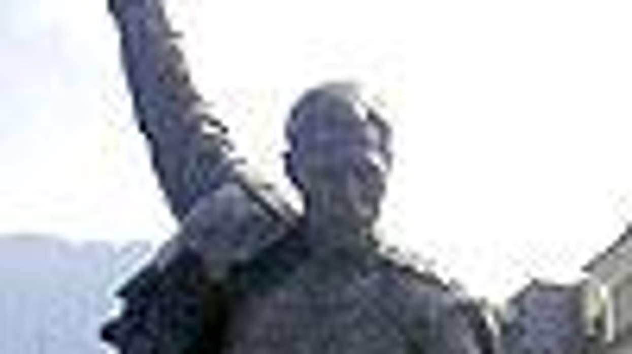 Freddy_mercury_statue_wiki_