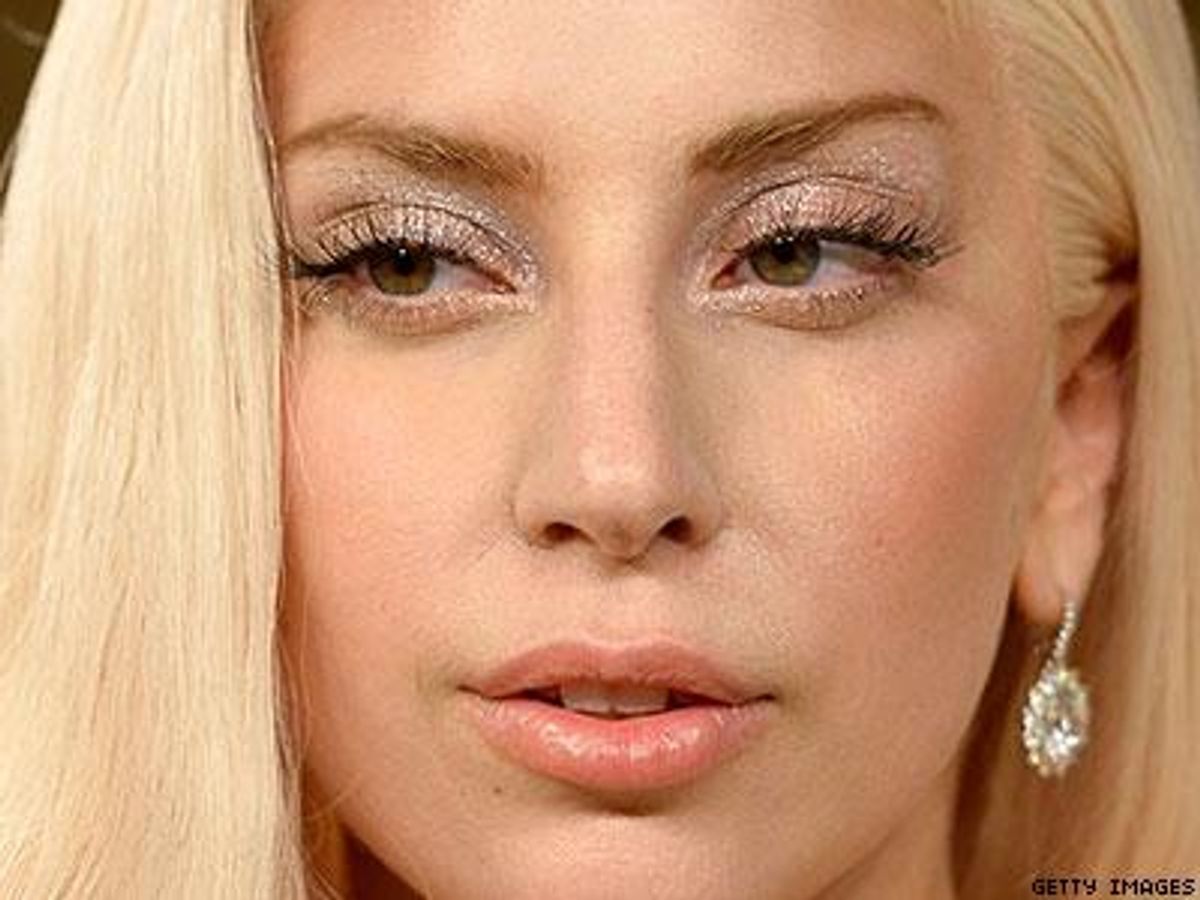 Gaga-close-up-x400