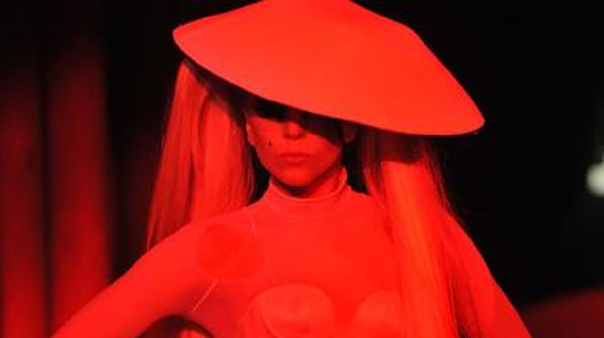 Gaga_mugler_0