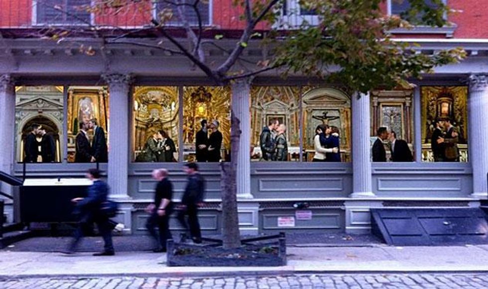 Gonzalo-orquin-gay-couples-kissing-at-vatican-art-show-sketchx633_0