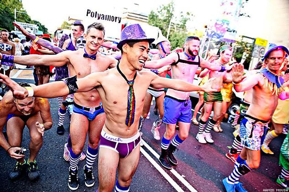 Hamidmousa_mardigras15_parade_quick_2500-2x633_0