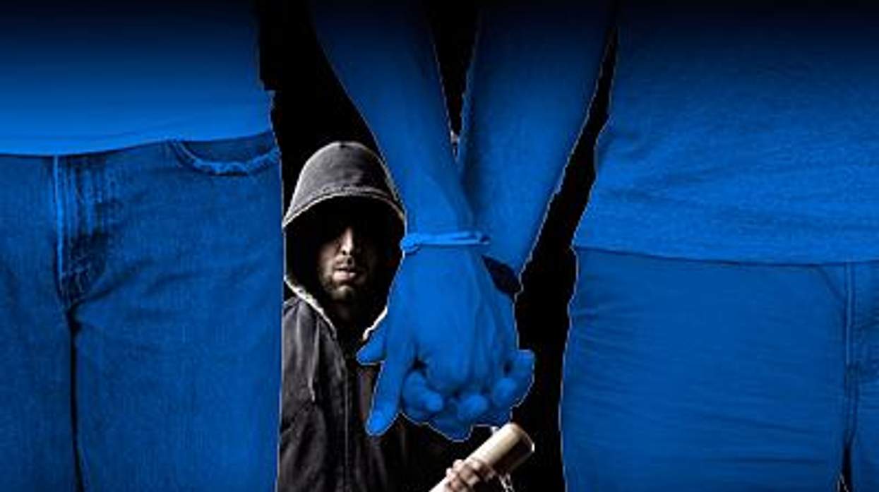 Hand-holding-dangerx400