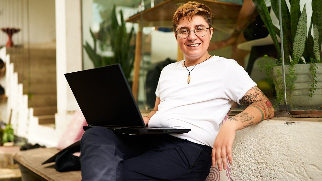 Eshakdagi uchta sik (faqat video) Jinsiy aloqada bolgan yalangoch yosh chiroyli yigitlarning fotosuratlari