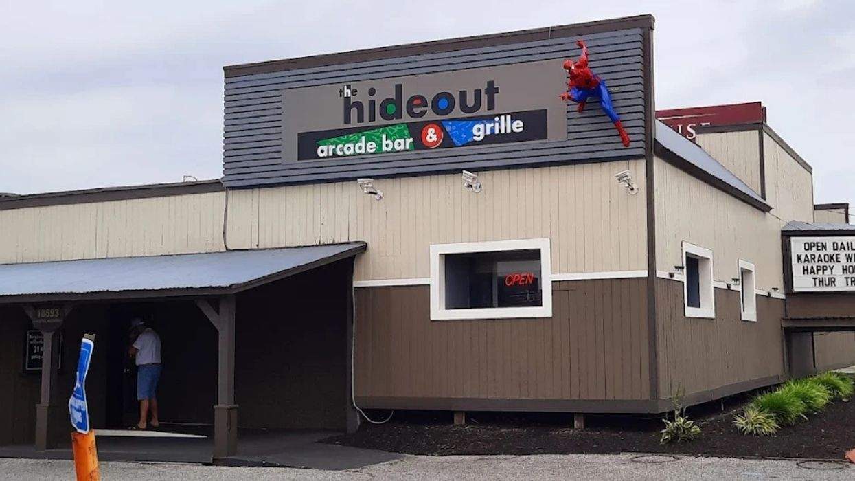 hideout arcade bar & grille