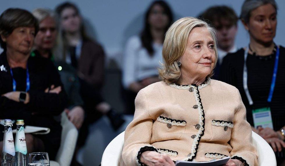 hillary clinton moderates panel at munich security conference