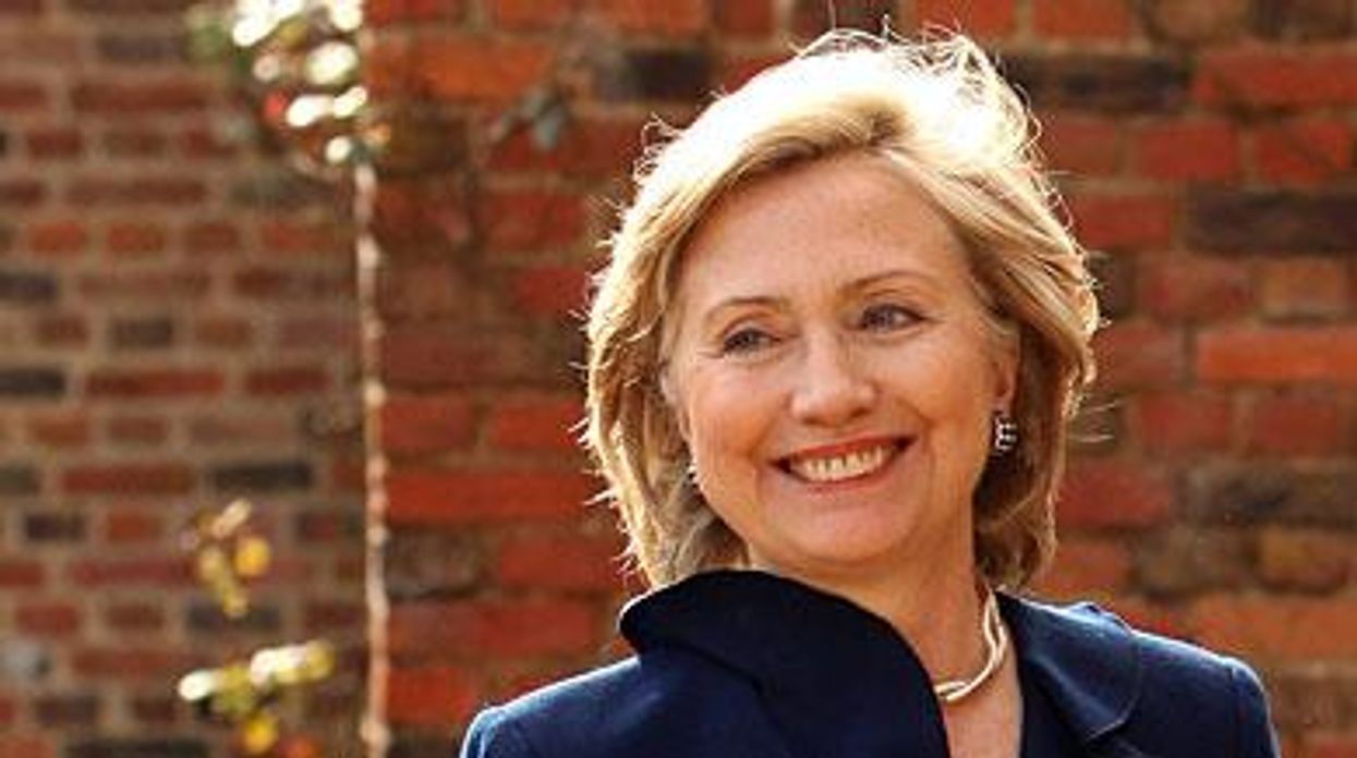 Hillaryx390_1