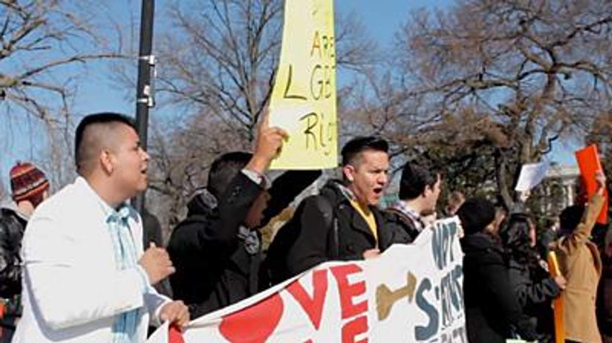 Hrc_immigration_dustupx400