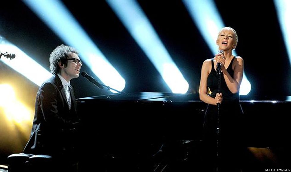 Ian-axel-of-a-great-big-world-and-christina-aguilera-x633_0