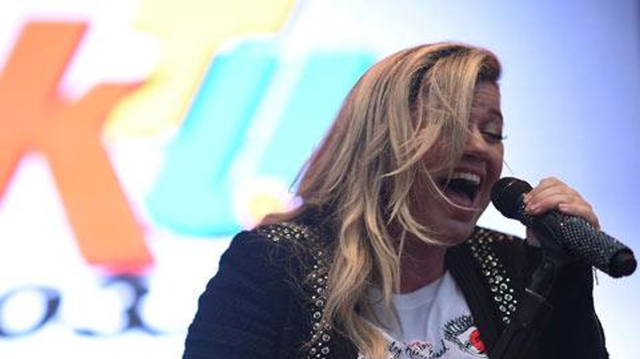 11 Best Covers Songs Kelly Clarkson Slayed - Ranked