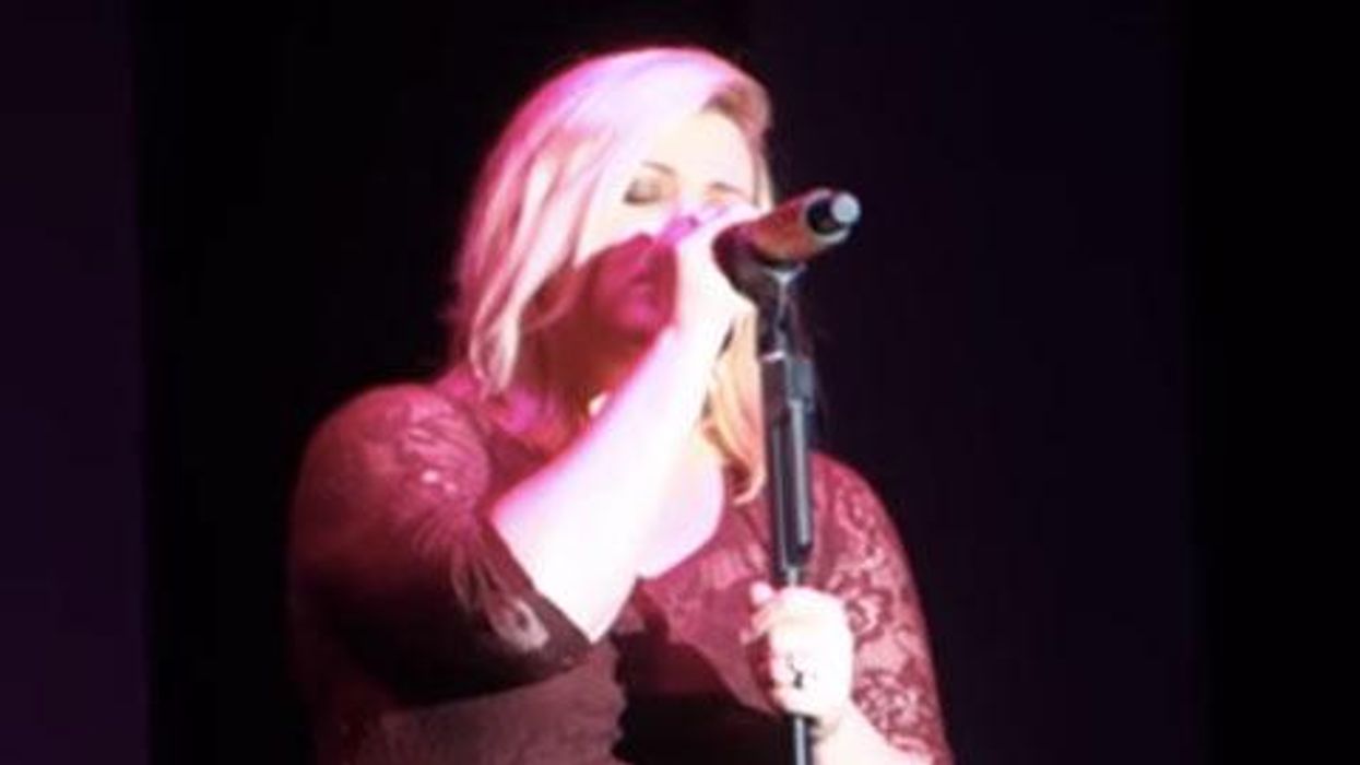 WATCH: Kelly Clarkson Covers Little Big Town's "Girl Crush"