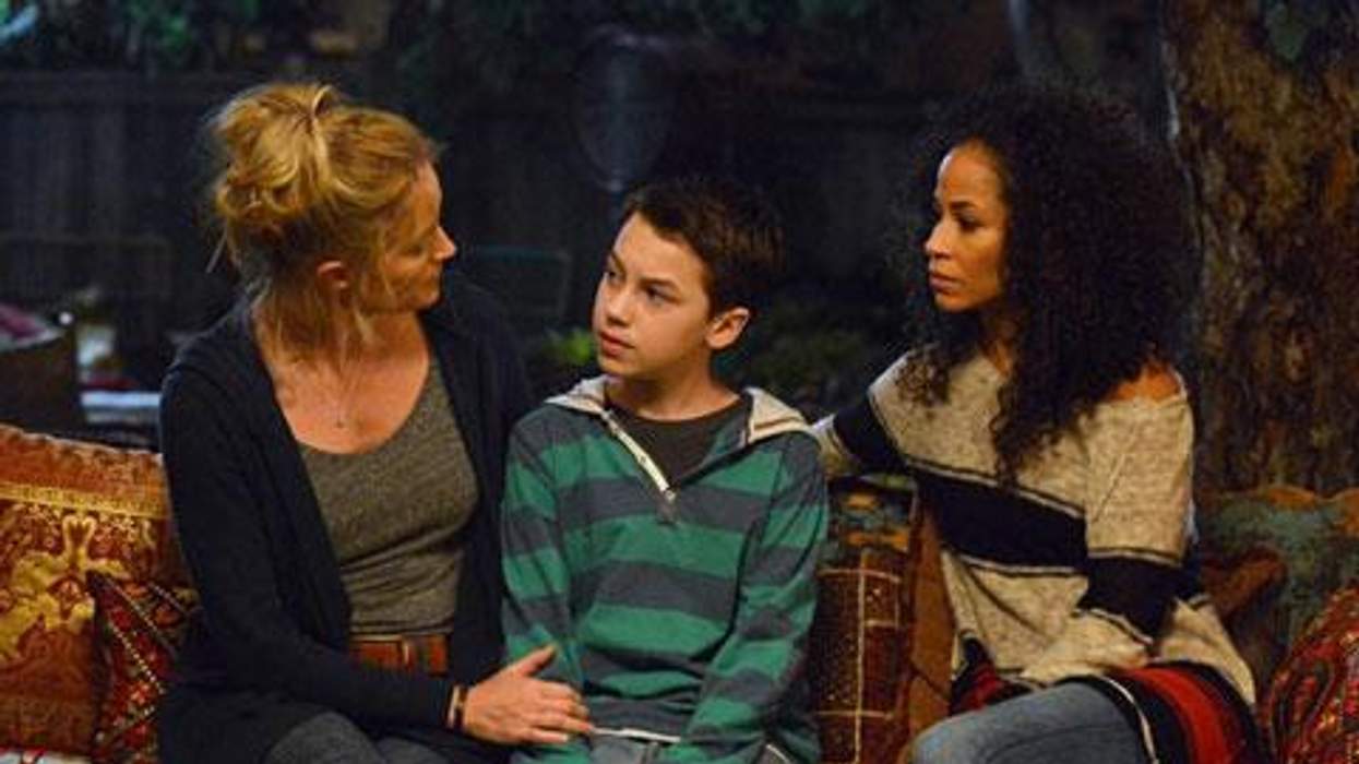 Teri Polo and Sherri Saum Are Back as the Best Lesbian TV Moms Ever!