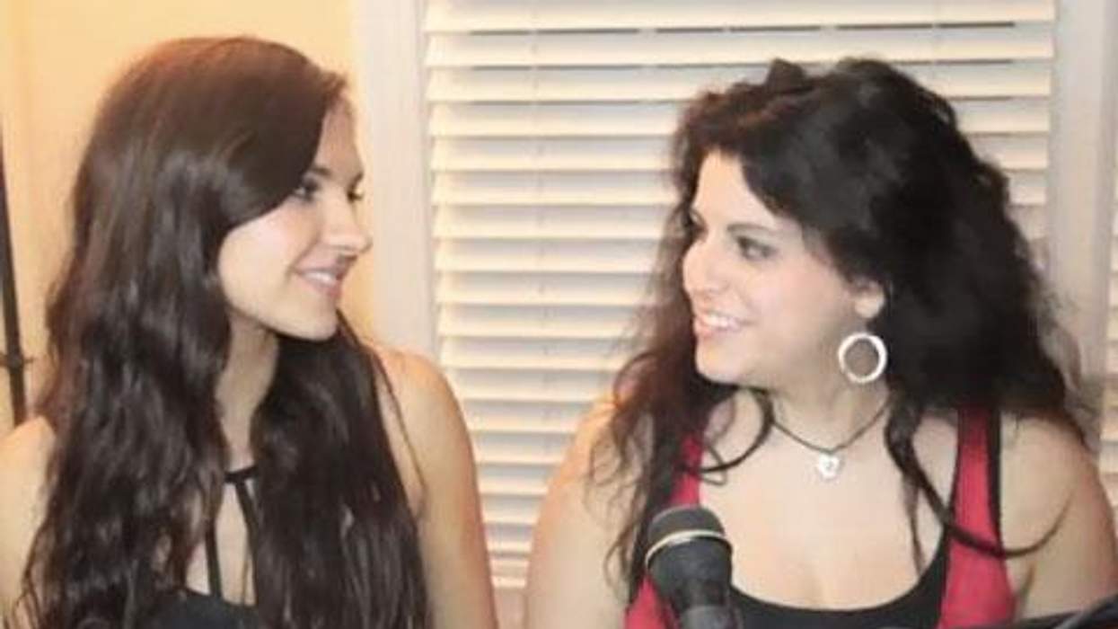 VOTE: For Singing Girlfriends Bria & Chrissy to Win Ryan Seacrest's 'Applause' Cover Contest