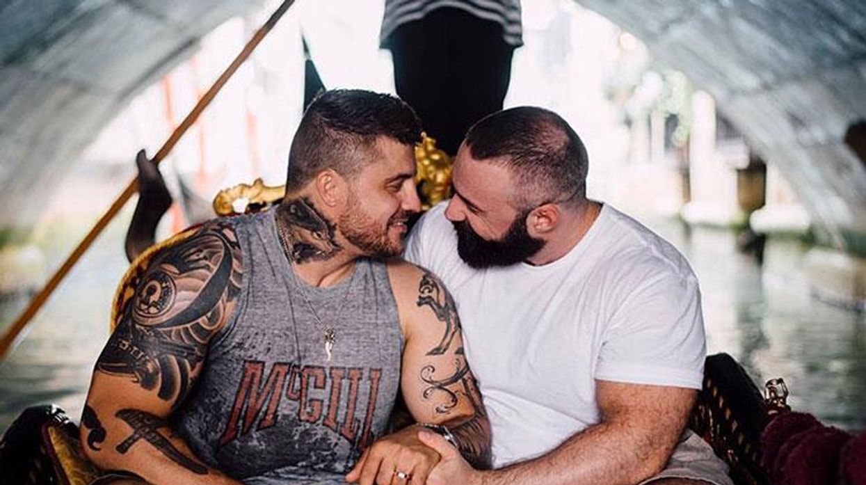21 Photos of Muscle Bears in Love