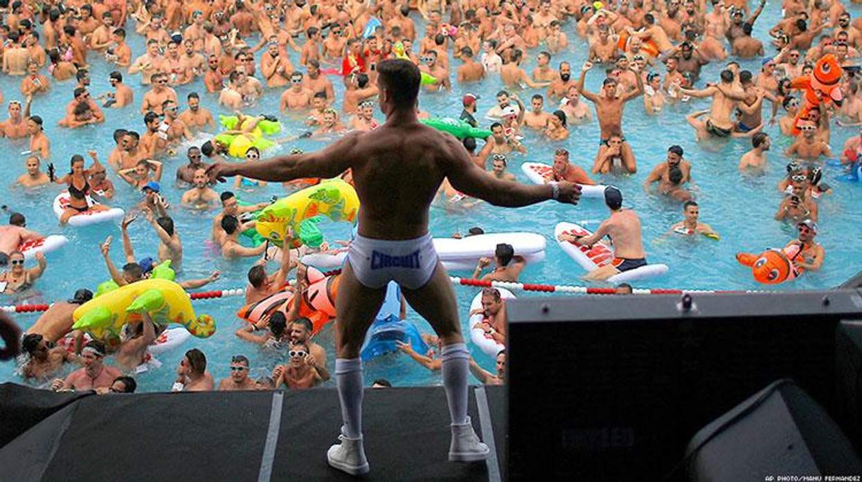 64 Sexy, Moving, and Funny Event Photos of 2016