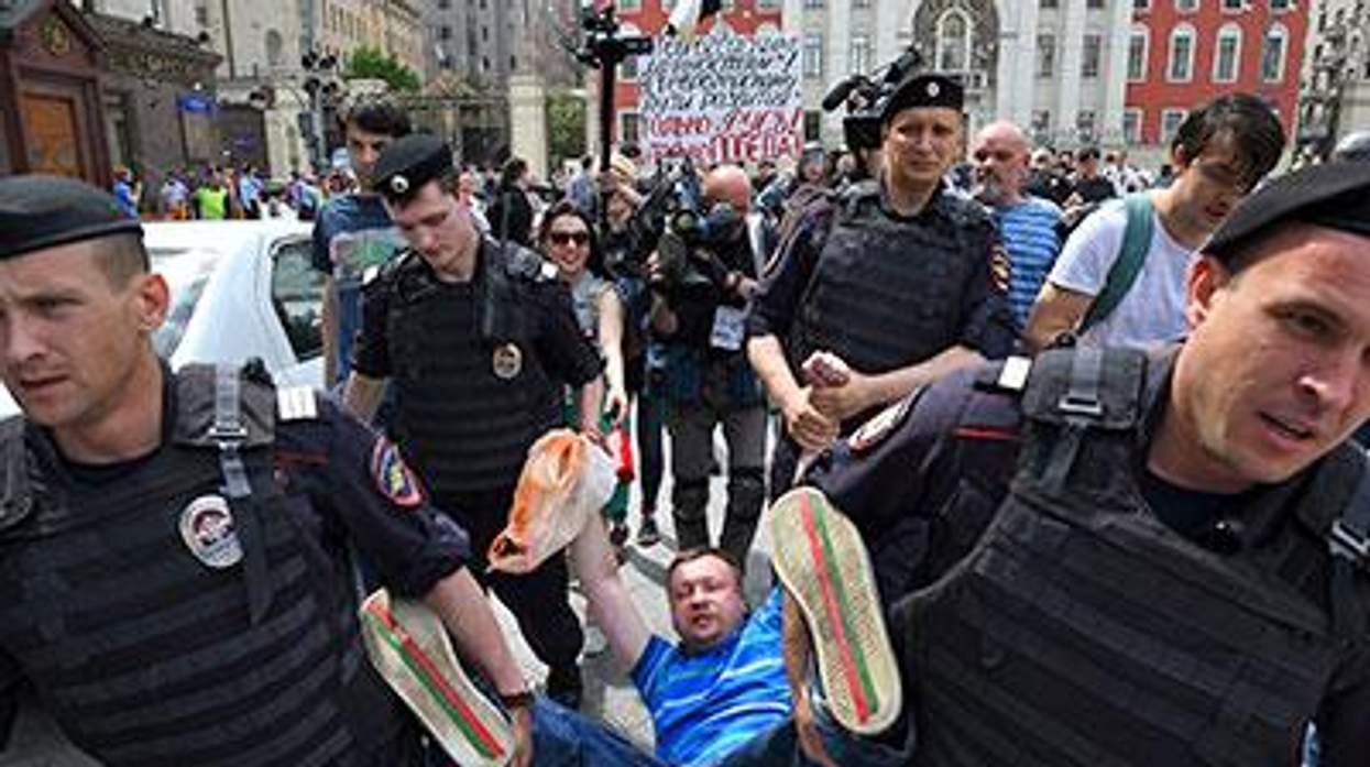 Stunning New Pictures from Violent Clash at LGBT Rally in Moscow