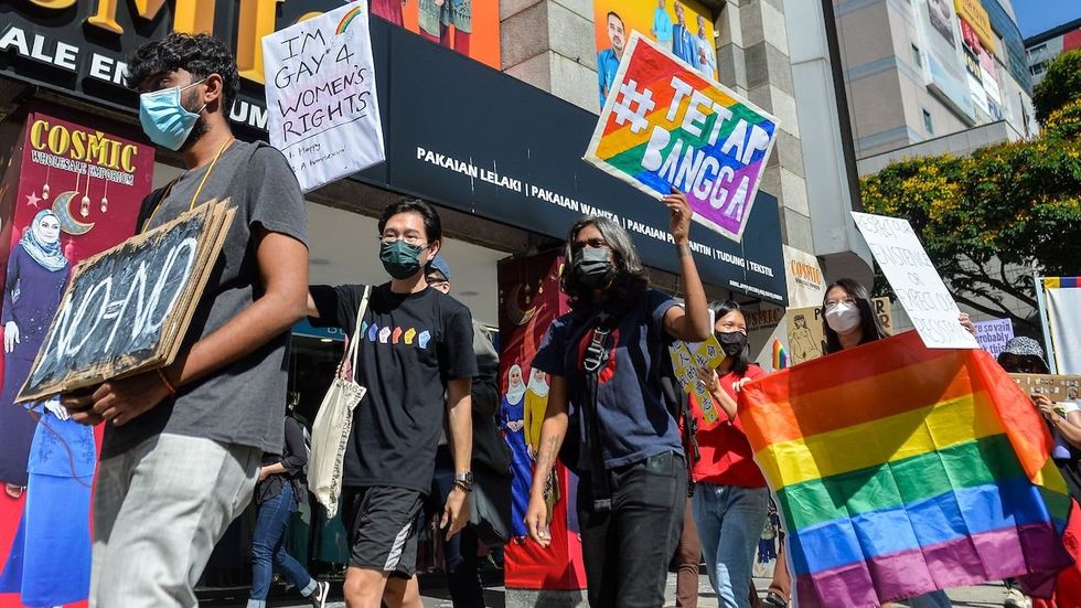 
<p>Malaysia’s LGBTQ+ Community Blasts The 1975’s Matty Healy’s Same-Sex Kiss</p>
