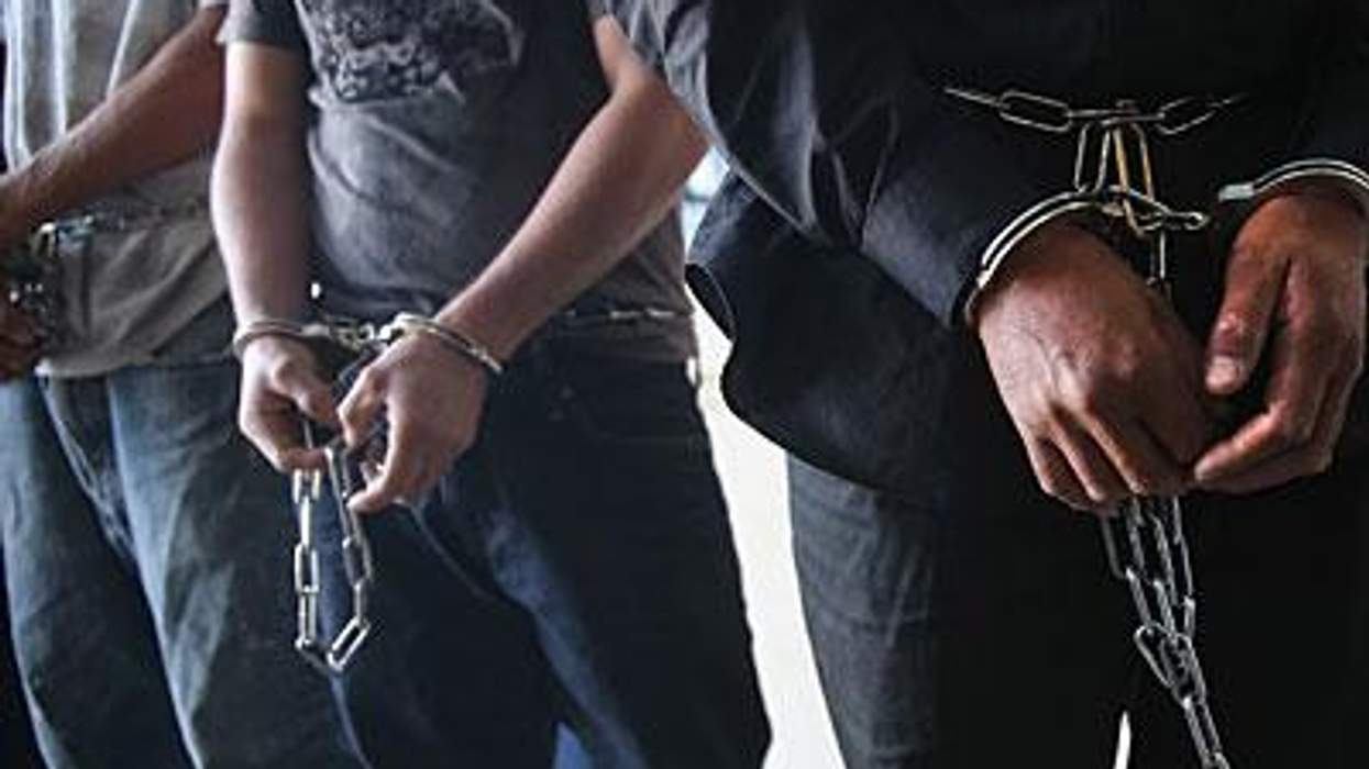 Immigration-detention-centerx400