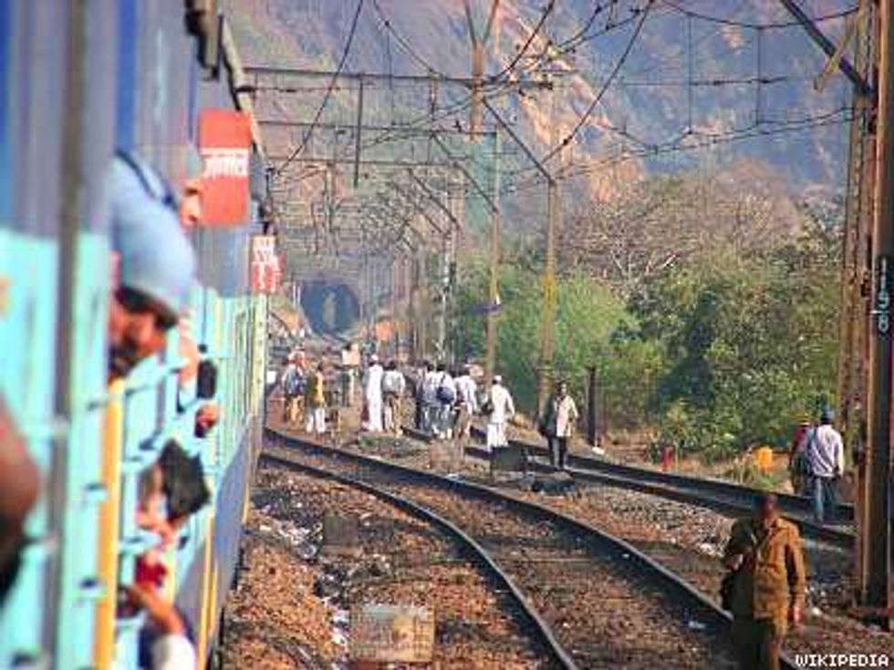 India_trainx400_0