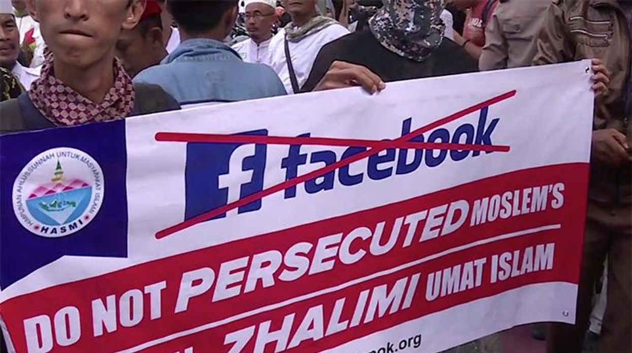 Indonesian Muslims Stage Anti-Facebook Protest