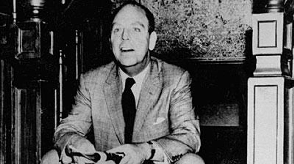 Inge_seated-stairs-bwx400