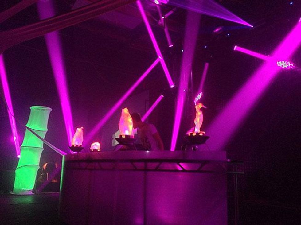 International DJ, 7 Skies