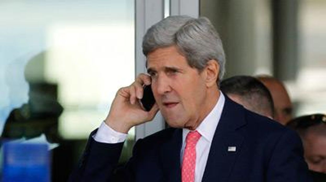 John-kerry-phone-x400