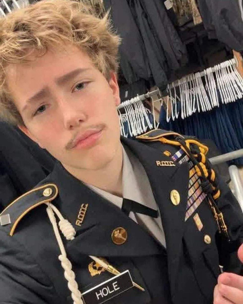 jonas hole