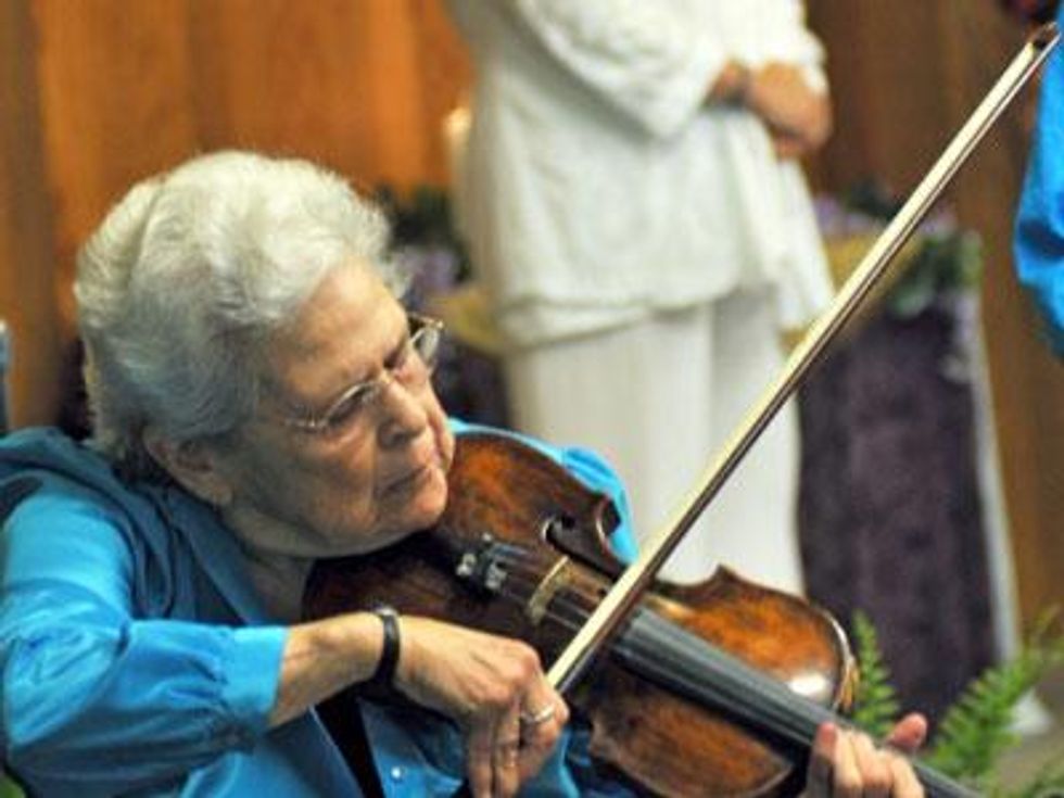 Josebethsmolenskyx400main_advocate